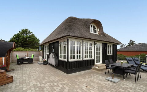 Ulva - 400M from the Sea: Architecture, Roof, Home, Composite Material, Daylighting, Siding, Driveway