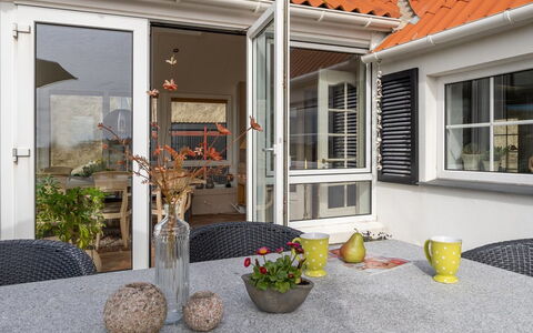 Pauli - 75M from the Sea: House, Roof, Home, Cottage, Shed, Garden Buildings, Siding, Yard, Log Cabin, Hut