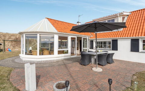 Pauli - 75M from the Sea: House, Roof, Home, Cottage, Shed, Garden Buildings, Siding, Yard, Log Cabin, Hut