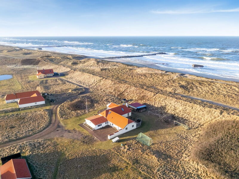 Pauli - 75M from the Sea