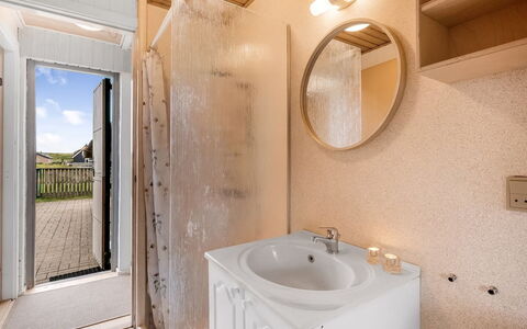 Balthasar - 200M from the Sea: Wall, Wood, Plumbing Fixture, Floor, Flooring, Bathroom, Ceiling, Room, Plumbing, Door