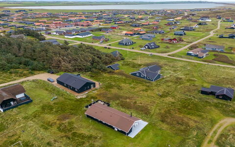 Elnur - 100M from the Sea: Building, House, Wood, Home, Roof, Cottage, Residential Area, Shrub, Architecture