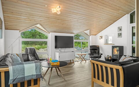 Hariet - 600M from the Sea: Interior Design, Flooring, Furniture, Floor, Wood, Ceiling, Wood Flooring, Couch, Room, Living Room