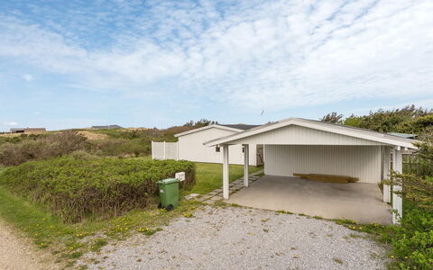 Vilja - 150M from the Sea: Shrub, Urban Design, Groundcover, Brick, Apartment, Estate, Brickwork, Balcony, Landscaping