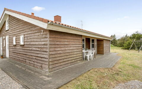 Jerg - 500M from the Sea: Shrub, Urban Design, Groundcover, Brick, Apartment, Estate, Brickwork, Balcony, Landscaping