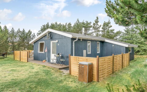 Hughlek - 900M from the Sea: Wood, Home, Porch, Deck, Hardwood, Roof, Wood Stain, Wood Flooring, Eco Hotel