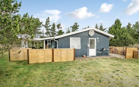 Hughlek - 900M from the Sea: House, Home, Door, Roof, Cottage, Estate, Garden, Shade, Siding, Yard