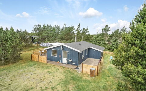 Hughlek - 900M from the Sea: House, Home, Door, Roof, Cottage, Estate, Garden, Shade, Siding, Yard