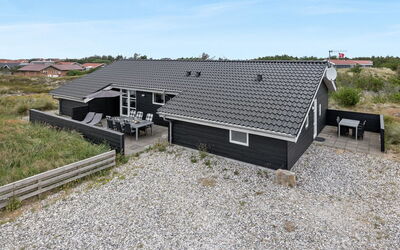 Mavis - 800M from the Sea