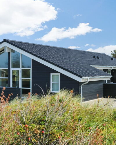 Mavis - 800M from the Sea