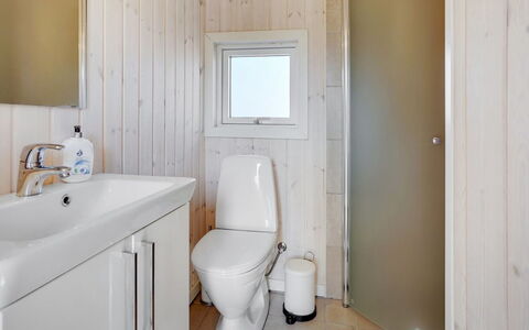 Birette - 1.5Km from the Sea: Flooring, Plumbing Fixture, Wall, Floor, Wood, Bathroom, Toilet, Toilet Seat, Interior Design, Sink