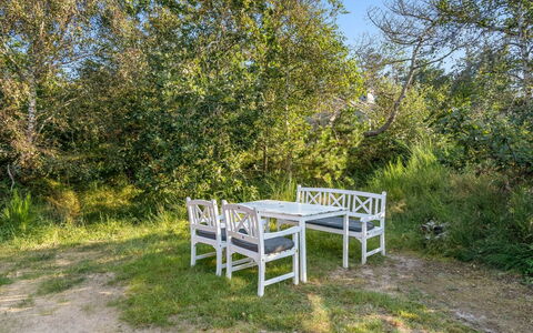 Beghel - 350M from the Sea: Shrub, Spring, Garden, Twig, Shade, Landscaping, Outdoor Furniture, Park, Woodland