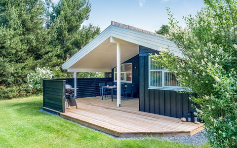 Barnet - 2.2Km from the Sea: Thatching, Cottage, House, Roof, Home, Farmhouse, Hut, Estate, Village