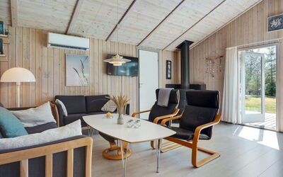 Akka - 2Km from the Sea