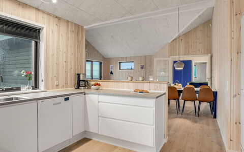 Carla - 1.5Km from the Sea: Wood, Ceiling, Home, Kitchen, Countertop, Room, Home Appliance, Major Appliance, Hardwood, Wood Stain
