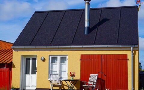 Elle - 50M from the Sea: Roof, House, Land Lot, Home, Cottage, Estate, Garden Buildings, Shade, Log Cabin, Landscaping