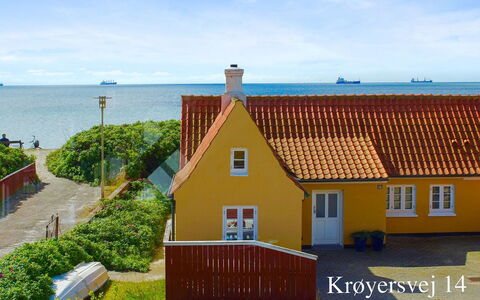 Ingwald - 50M from the Sea: Residential Area, Roof, Suburb, Driveway, Estate, Chimney