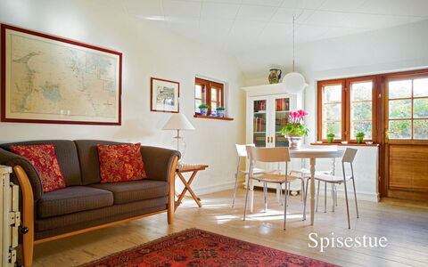 Ingwald - 50M from the Sea: Residential Area, Roof, Suburb, Driveway, Estate, Chimney