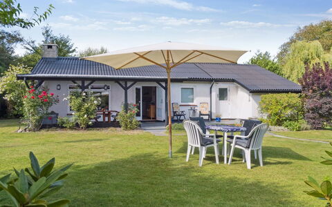 Merit - 800M from the Sea: Roof, Land Lot, Cottage, Home, Rural Area, Shed, Siding, Garden Buildings, Log Cabin, Hut