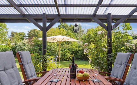 Merit - 800M from the Sea: Roof, Land Lot, Cottage, Home, Rural Area, Shed, Siding, Garden Buildings, Log Cabin, Hut