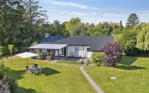 Merit - 800M from the Sea: Roof, Land Lot, Cottage, Home, Rural Area, Shed, Siding, Garden Buildings, Log Cabin, Hut