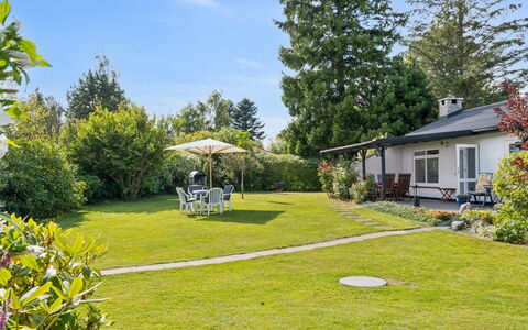Merit - 800M from the Sea: Roof, Land Lot, Cottage, Home, Rural Area, Shed, Siding, Garden Buildings, Log Cabin, Hut