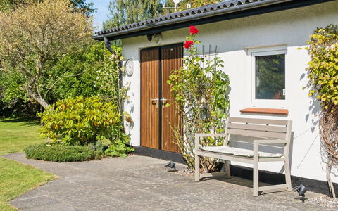 Merit - 800M from the Sea: Roof, Land Lot, Cottage, Home, Rural Area, Shed, Siding, Garden Buildings, Log Cabin, Hut