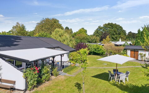 Merit - 800M from the Sea: Roof, Land Lot, Cottage, Home, Rural Area, Shed, Siding, Garden Buildings, Log Cabin, Hut