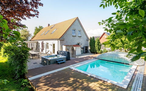 Thorward - 1.5Km from the Sea: Roof, Home, Door, Cottage, Shade, Siding, Yard, Estate, Backyard