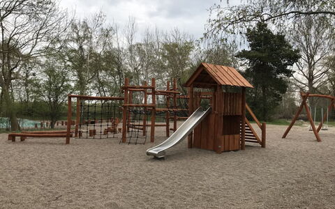 Torsten - 30M from the Sea: Roof, House, Land Lot, Home, Cottage, Estate, Garden Buildings, Shade, Log Cabin, Landscaping
