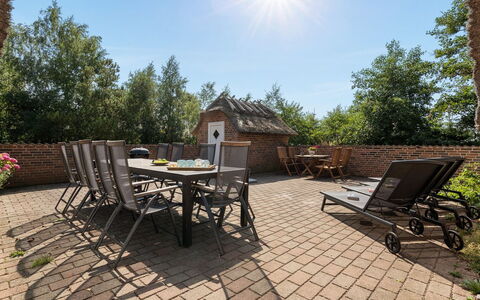 Taralyn - 1.3Km from the Sea: Residential Area, Home, Estate, Shade, Concrete, Driveway, Landscaping, Villa, Fence, Porch
