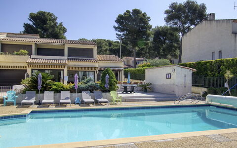 Saint Cyr sur Mer la Madrague 160: Residential Area, Resort, Swimming Pool, Home, Estate, Shade, Villa, Landscaping, Hacienda, Eco Hotel