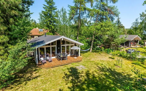 Hertta - 200M from the Sea: Home, Cottage, Porch, Hardwood, Siding, Deck, Shade, Plank, Estate, Garden Buildings