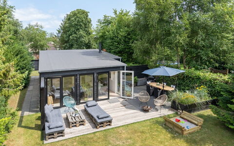Edin - 400M from the Sea: Residential Area, Roof, Suburb, Driveway, Estate, Chimney