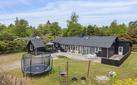 Hallveig - 1.1Km from the Sea