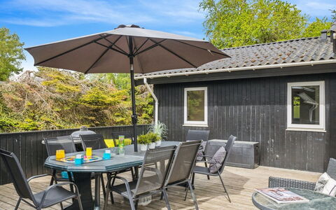 Hallveig - 1.1Km from the Sea: Roof, Home, Door, Cottage, Shade, Siding, Yard, Estate, Backyard