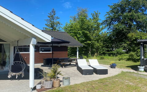 Hegge - 300M from the Sea: House, Home, Door, Roof, Cottage, Estate, Garden, Shade, Siding, Yard