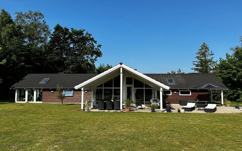 Hegge - 300M from the Sea: House, Home, Door, Roof, Cottage, Estate, Garden, Shade, Siding, Yard