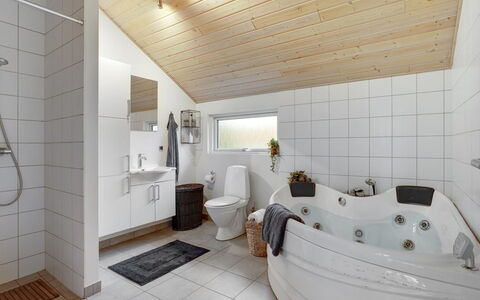 Hegge - 300M from the Sea: House, Home, Door, Roof, Cottage, Estate, Garden, Shade, Siding, Yard