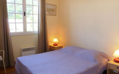 Saint Cyr sur Mer la Madrague 240: Bedroom, Bed, Furniture, Room, Property, Bed Sheet, Mattress, Bed Frame, Floor, Bedding