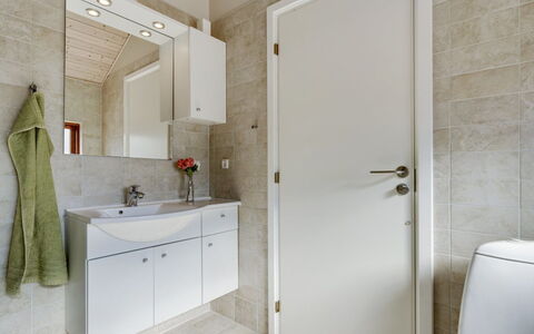 Biaver - 350M from the Sea: Flooring, Plumbing Fixture, Floor, Wood, Interior Design, Sink, Bathroom, Tap, Plumbing, Bathroom Sink