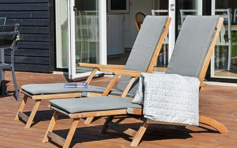 Hasten - 600M from the Sea: Roof, House, Home, Cottage, Siding, Estate, Driveway, Garden Buildings, Yard, Shed