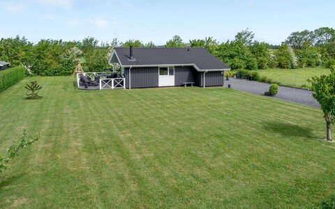 Gustava - 700M from the Sea: Grass, House, Roof, Cottage, Home, Land Lot, Lawn, Garden, Plain