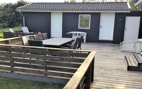 Friedeborg - 1Km from the Sea: Shrub, Urban Design, Groundcover, Brick, Apartment, Estate, Brickwork, Balcony, Landscaping