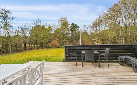 Nielsine - 1.5Km from the Sea: Sky, Wood, Wood Flooring, Hardwood, Plank, Deck, Boardwalk, Wood Stain, Sunlight, Walkway