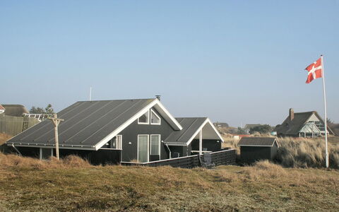 Aska - 400M from the Sea: Roof, House, Home, Cottage, Siding, Estate, Farmhouse, Driveway, Solar Energy