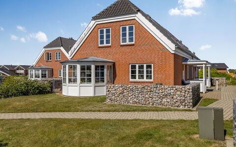 Joonas - 100M from the Sea: Grass, Shrub, House, Garden, Home, Cottage, Land Lot, Lawn, Groundcover