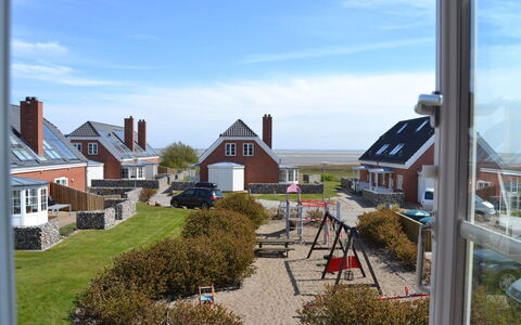 Joonas - 100M from the Sea: Building, House, Window, Home, Roof, Residential Area, Shrub, Cottage, Land Lot