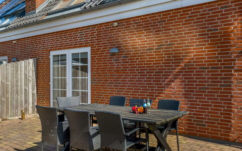 Joonas - 100M from the Sea: Building, House, Window, Home, Roof, Residential Area, Shrub, Cottage, Land Lot
