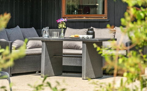 Jonas - 2.4Km from the Sea: Shrub, Garden, Outdoor Furniture, Shade, Outdoor Table, Flowerpot, Houseplant, Herb, Backyard